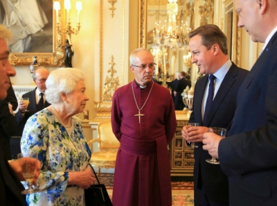 A rainha recebe Cameron no Pal&aacute;cio de Buckingham