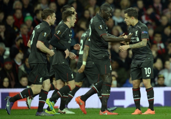 Jogadores do Liverpool comemoram gol durante partida contra o Manchester United, em Manchester, no dia 17 de mar&ccedil;o de 2016