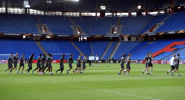 Jogadores do Liverpool participam de treino, na Basileia, no dia 17 de maio de 2016