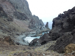 (Arquivo) Vista da Ilha da Trindade, a 1.200 quil&ocirc;metros da costa de Vit&oacute;ria, Esp&iacute;rito Santo, em 1&ordm; de dezembro de 2015