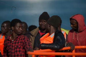 Com 60 milh&otilde;es de refugiados internos no mundo, amea&ccedil;ados pelos conflitos e pelas mudan&ccedil;as clim&aacute;ticas, muitos Estados e ONGs consideram que o sistema humanit&aacute;rio atual necessita de uma mudan&ccedil;a profunda