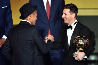 O t&eacute;cnico da sele&ccedil;&atilde;o italiana, Antonio Conte, e o capit&atilde;o Gianluigi Buffon n&atilde;o participaram da elei&ccedil;&atilde;o da Bola de Ouro por decis&atilde;o da Federa&ccedil;&atilde;o Italiana, em protesto pela aus&ecirc;ncia do goleiro da lista de candidatos ao pr&ecirc;mio, revelou nesta ter&ccedil;a-feira a imprensa do pa&iacute;s.