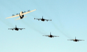 (Arquivo) Avi&otilde;es militares iraquianos s&atilde;o vistos em Bagd&aacute;, no dia 6 de janeiro de 2015