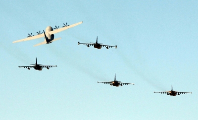 (Arquivo) Avi&otilde;es militares iraquianos s&atilde;o vistos em Bagd&aacute;, no dia 6 de janeiro de 2015