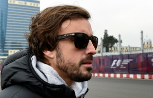 O espanhol Fernando Alonso &eacute; visto em Baku, no Azerbaij&atilde;o, em 8 de mar&ccedil;o de 2016