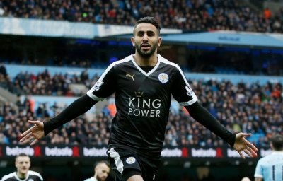 (Arquivo) O argelino Riyad Mahrez, do Leicester City, comemora depois de marcar um gol em partida contra o Manchester City, em Manchester, no dia 6 de fevereiro de 2016