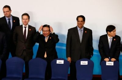 (E-D) Ministros brasileiro Nelson Barbosa, do Eurogroup Jeroen Dijsselbloem, vice do Banco de Desenvolvimento Asi&aacute;tico Wencai Zhang, chefe do Novo Banco de Desenvolvimento Vaman Kundapur Kamath e presidente do Banco da Coreia Lee Juyeol