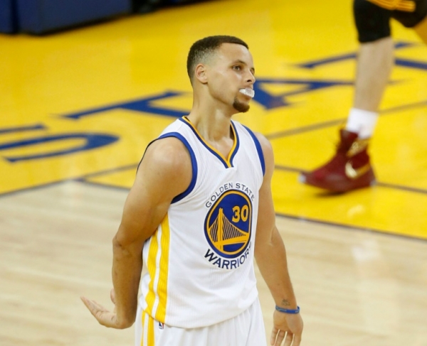 (Arquivo) O astro Stephen Curry, do Golden State Warriors, em Oakland, Calif&oacute;rnia, no dia 2 de junho de 2016