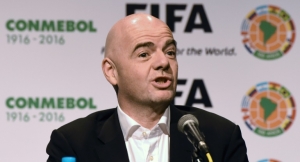 O presidente da Fifa, Gianni Infantino, participa de coletiva de imprensa, em Luque, no dia 28 de mar&ccedil;o de 2016