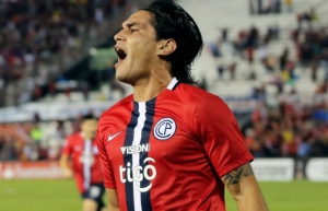 O paraguaio Guillermo Beltran, do Cerro Porte&ntilde;o, comemora depois de marcar um gol contra o Corinthians, durante partida em Assun&ccedil;&atilde;o, no dia 9 de mar&ccedil;o de 2016