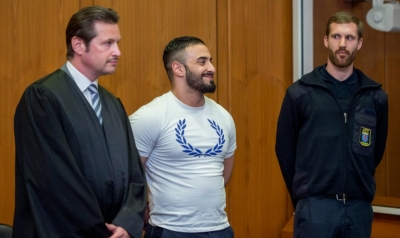 O julgamento de um alem&atilde;o acusado de crime de guerra na S&iacute;ria foi aberto nesta ter&ccedil;a-feira, em Frankfurt, no primeiro processo do tipo na Alemanha.