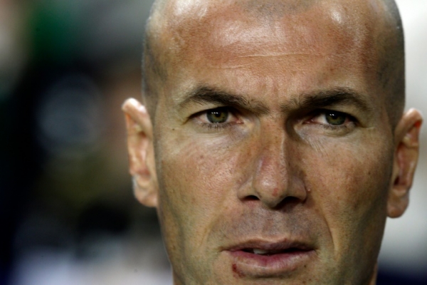 (Arquivo) O t&eacute;cnico do Real Madri, Zin&eacute;dine Zidane, durante uma partida em Val&ecirc;ncia, Espanha, no dia 2 de mar&ccedil;o de 2016