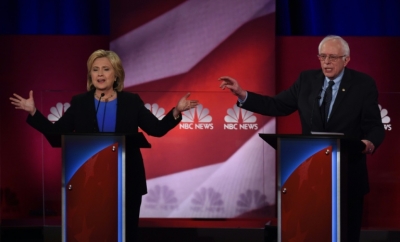 Hillary Clinton e Bernie Sanders durante o debate dos pr&eacute;-candidatos democratas em Charleston, Carolina do Sul, em 17 de janeiro