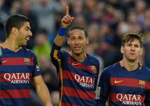 Os craques do Barcelona Luis Su&aacute;rez, Neymar e Messi, em Barcelona, no dia 28 de novembro de 2015