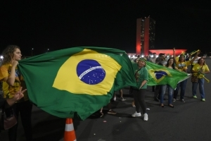 Manifestantes participam de protesto em apoio ao pedido de impeachment da presidente Dilma Rousseff, em Bras&iacute;lia, no dia 2 de dezembro de 2015
