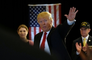 (Arquivo) O pr&eacute;-candidato republicano, Donald Trump