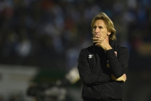 O t&eacute;cnico da sele&ccedil;&atilde;o peruana, o argentino Ricardo Gareca, em Montevid&eacute;u, no dia 29 de mar&ccedil;o de 2016