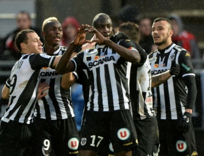 Cheikh Ndoye (C) ofuscou a estreia de V&aacute;gner Love com o Monaco, em 30 de janeiro, em Angers