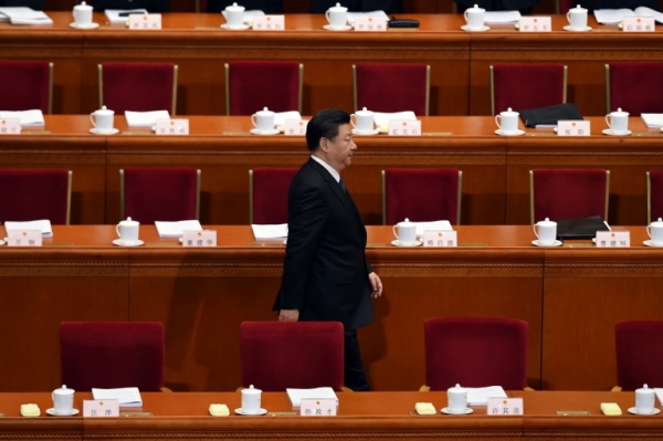 Presidente chin&ecirc;s, Xi Jinping, chega &agrave; cerim&ocirc;nia de abertura do Congresso Nacional do Povo, em Pequim em 5 de mar&ccedil;o de 2016