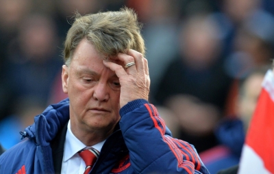 O t&eacute;cninco holand&ecirc;s Louis van Gaal reage ap&oacute;s derrota do Manchester United para o Stoke City, 26 de dezembro, 2015
