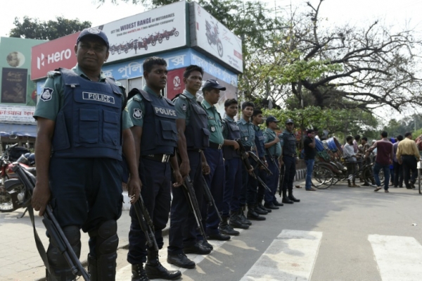 (Arquivo) A pol&iacute;cia de Bangladesh realizou violentas opera&ccedil;&otilde;es contra islamitas radicais suspeitos de uma s&eacute;rie de assassinatos contra membros de minorias religiosas e intelectuais