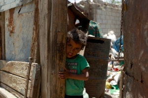 Um menino iemenita &eacute; visto em Sanaa, no dia 15 de maio de 2016
