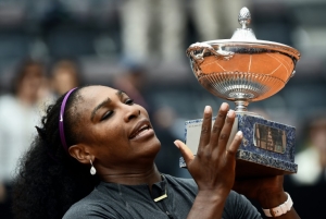 Serena Williams comemora vit&oacute;ria do torneio de Roma, no dia 15 de maio de 2016