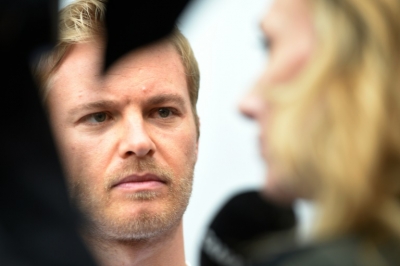 Rosberg atende a jornalistas no paddock