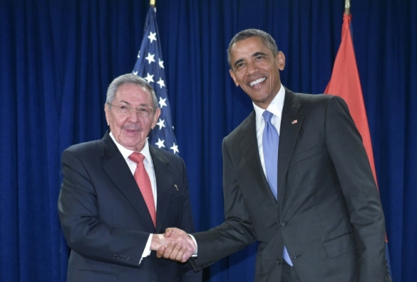O presidente cubano, Raul Castro, e o presidente americano, Barack Obama, em Nova York, no dia 29 de setembro de 2015