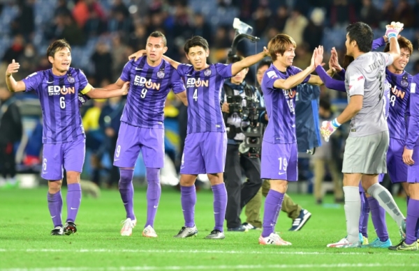 Jogadores do Sanfrecce Hirshima comemoram 3&ordm; lugar no Mundial de Clubes, 20 de dezembro, 2015 no Jap&atilde;o