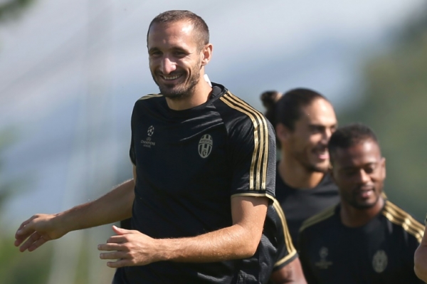 (Arquivo) O zagueiro da Juventus Giorgio Chiellini participa de um treinamento em Manchester, Inglaterra, no dia 14 de setembro de 2015