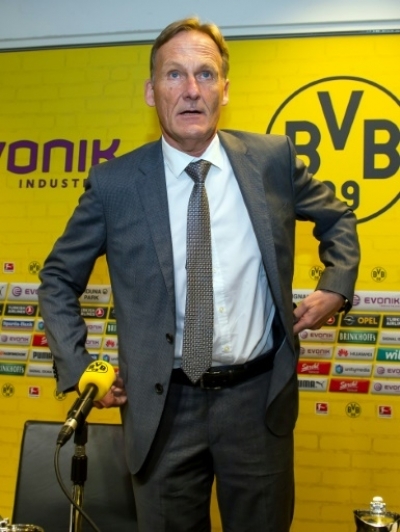 German first division Bundesliga football club, Borussia Dortmund's CEO Hans-Joachim Watzke arrives for the club's results press conference in Dortmund on August 21, 2015. Borussia Dortmund posted a net profit of 5.5 million (US$6.2m) euros for the 2014/15 season despite a low key campaign. AFP PHOTO / DPA / GUIDO KIRCHNER +++ GERMANY OUT +++