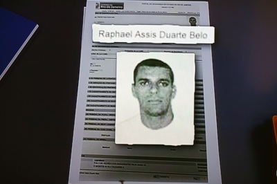Captura de tela da TV mostra foto cedida pela pol&iacute;cia de Raphael Assis Duarte Belo, um dos 33 homens suspeitos do estupro coletivo de uma jovem de 16 anos, no Rio de Janeiro