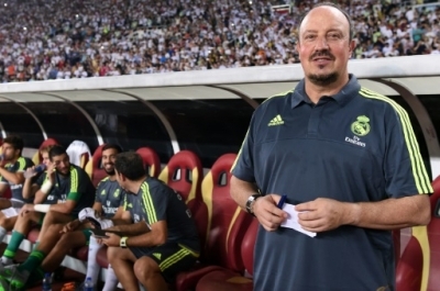 Real Madrid's head coach Rafael Benitez awaits the International Champions Cup football match between Inter Milan and Real Madrid in Guangzhou on July 27, 2015. AFP PHOTO / JOHANNES EISELE
