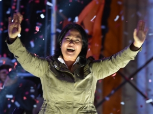 A populista de direita Keiko Fujimori chega com vantagem neste domingo para um debate chave contra seu rival de centro-direita, Pedro Pablo Kuczynski, um duelo decisivo para definir o vencedor do segundo turno das elei&ccedil;&otilde;es presidenciais