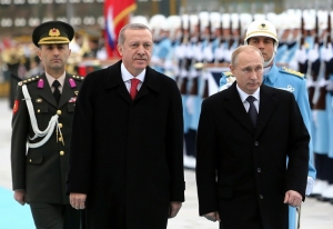(Arquivo) O presidente turco, Recep Tayyip Erdogan (E), e o presidente russo, Vladimir Putin, em Ancara, no dia 1&ordm; de dezembro de 2014