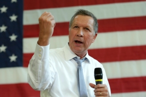 (Arquivo) O pr&eacute;-candidato republicano John Kasich