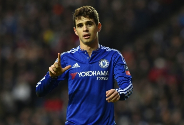 Oscar comemora um dos gols que marcou para o Chelsea, em 31 de janeiro, em Milton Keynes