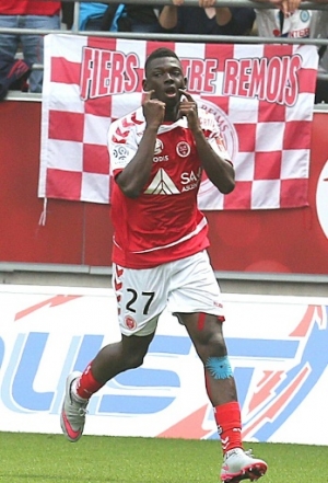 Reims' Malian defender Hamari Traore celebrates after scoring a goal during the Ligue 1 football match between Reims and Marseille on August 16, 2015 at the Auguste Delaune Stadium in Reims. AFP PHOTO / FRANCOIS NASCIMBENI