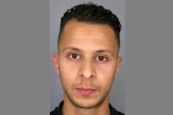 Salah Abdeslam est&aacute; foragido desde os ataques de 13 de novembro