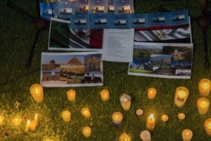 (Arquivo) Velas acesas em Guadalajara, M&eacute;xico, por parentes dos turistas mortos