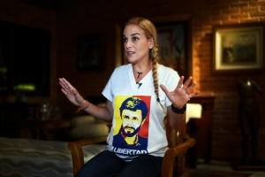 (Novembro) A mulher de L&oacute;pez, Lili&aacute;n Tintori, concede uma entrevista &agrave; AFP em Caracas