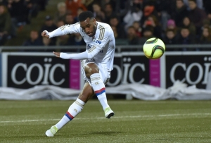Lacazette anotou dois gols na vit&oacute;ria do Lyon, em 3 de abril, em Lorient