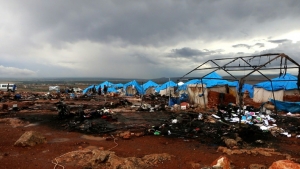 At&eacute; o momento n&atilde;o foi poss&iacute;vel determinar quem est&aacute; por tr&aacute;s dos bombardeios, perto da cidade de Sarmada, na fronteira com a Turquia