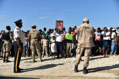 Haitianos prestam homenagem &agrave;s v&iacute;timas do terremoto que em 2010 devastou o pa&iacute;s, em Porto Pr&iacute;ncipe, no dia 12 de janeiro de 2016