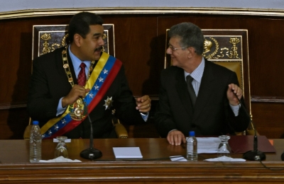 O presidente venezuelano, Nicol&aacute;s Maduro, e o presidente da Assembleia Nacional, Henry Ramos Allup, em Caracas, no dia 15 de janeiro de 2016
