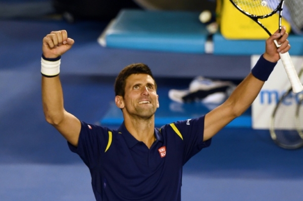 Novak Djokovic comemora o sexto t&iacute;tulo no Aberto da Austr&aacute;lia, em 31 de janeiro, em Melbourne