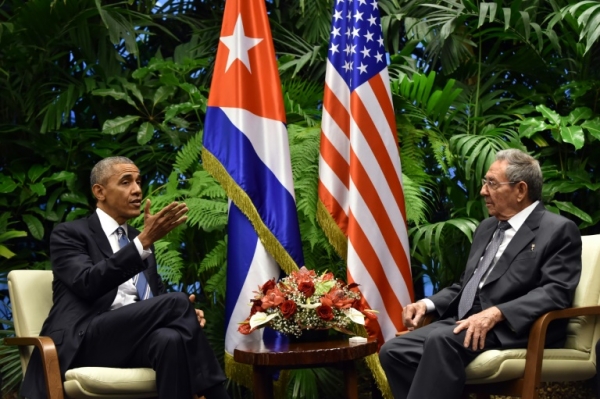 Barack Obama (e) e Ra&uacute;l Castro se re&uacute;nem no Pal&aacute;cio da Revolu&ccedil;&atilde;o, em Havana