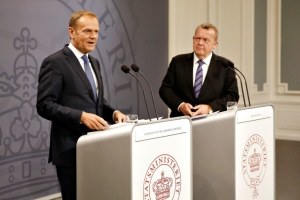 Tusk (e) participa de uma entrevista coletiva em Copenhague