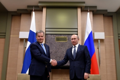 O presidente finland&ecirc;s, Sauli Niinisto, e o presidente russo, Vladimir Putin, em Moscou, no dia 22 de mar&ccedil;o de 2016